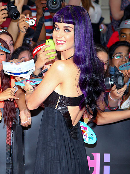 FANNING OUT
photo | Katy Perry