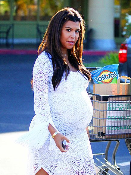 WHITE OUT
 photo | Kourtney Kardashian, Scott Disick