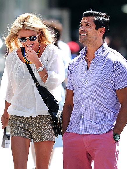 FUNNY BUSINESS
 photo | Kelly Ripa, Mark Consuelos