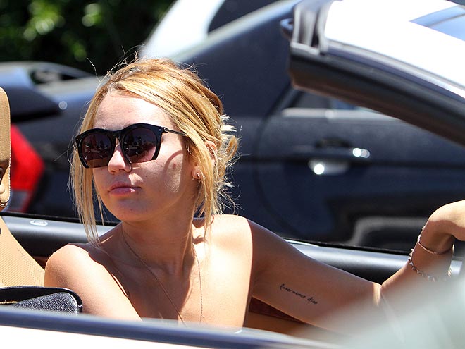 STEER CLEAR
 photo | Miley Cyrus