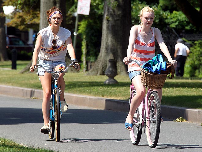 REEL WHEELS photo | Dakota Fanning, Elizabeth Olsen