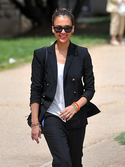 SOMETHING TO SMILE ABOUT photo | Jessica Alba