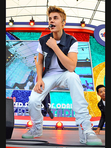 MAGIC 'MIC' photo | Justin Bieber