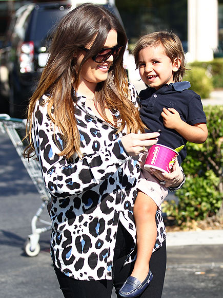 AUNTY DUTIES photo | Khloe Kardashian