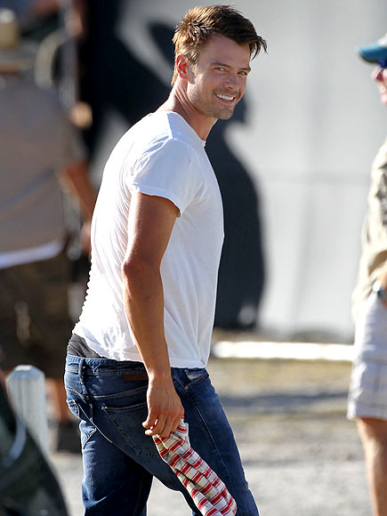 CRACK A SMILE photo | Josh Duhamel