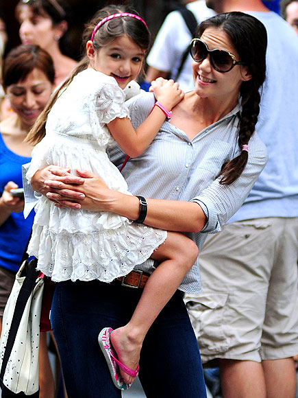 HIP HUGGER photo | Katie Holmes