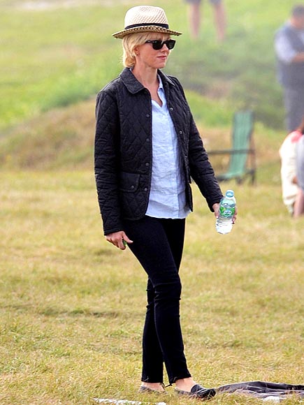 HAT'S ALL photo | Naomi Watts