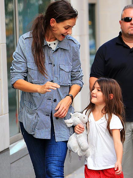 WALK & TALK photo | Katie Holmes, Suri Cruise
