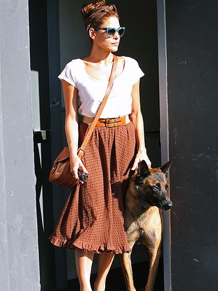 CROSS-BODY GUARD photo | Eva Mendes