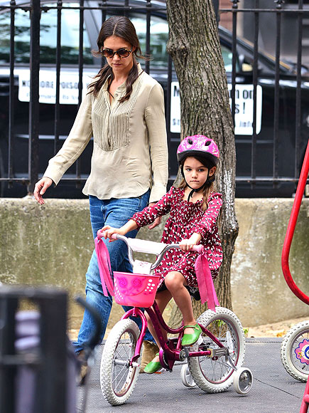 WHEEL IT IN photo | Katie Holmes, Suri Cruise