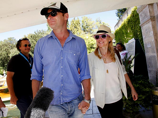 SHADES OF LOVE photo | Liev Schreiber, Naomi Watts