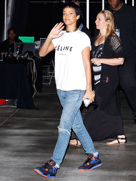 SHORT & SWEET photo | Rihanna