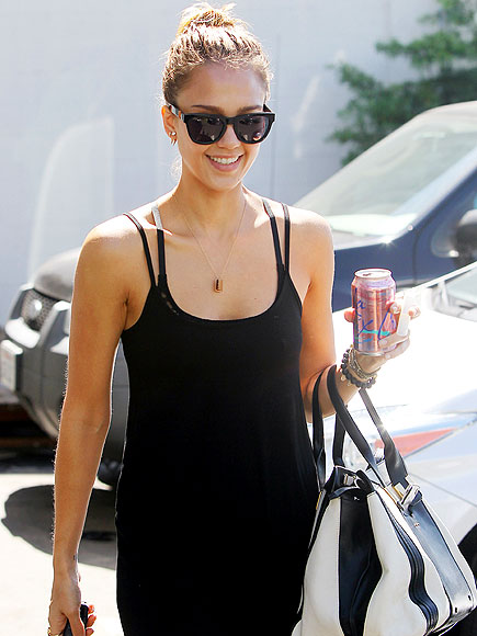 CAN-DO ATTITUDE photo | Jessica Alba
