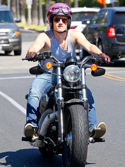 PEETA TO THE METAL photo | Josh Hutcherson