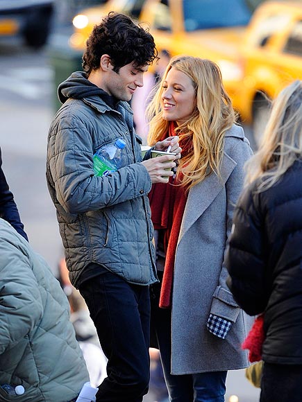 FRIENDLY FLAMES photo | Blake Lively, Penn Badgley