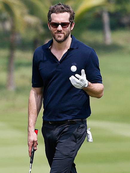 STAYING 'PUTT' photo | Ryan Reynolds