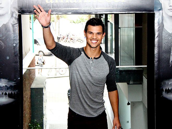 TALL, TAN, YOUNG ... photo | Taylor Lautner