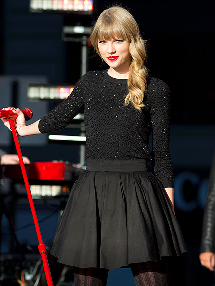 RED-Y TO ROCK photo | Taylor Swift