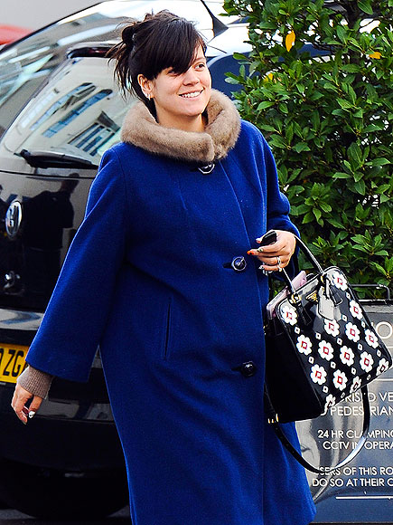 BUMPS & BUNDLES photo | Lily Allen