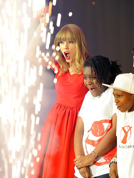 RED LIGHT photo | Taylor Swift