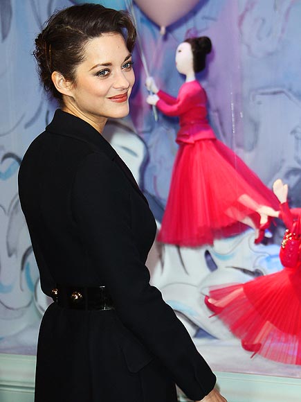 SEASON'S GREETINGS photo | Marion Cotillard