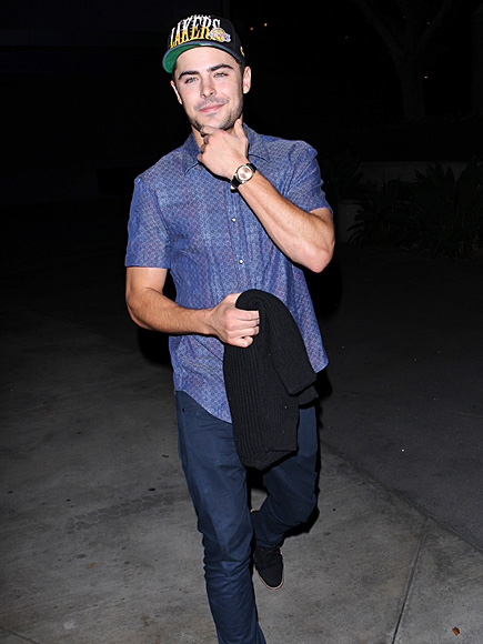 CHIN UP photo | Zac Efron