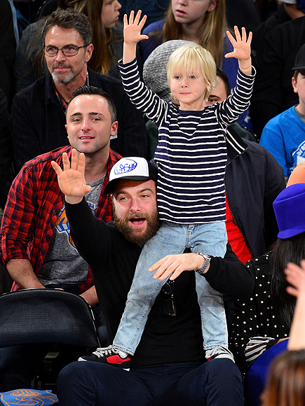 HANDS-ON DAD photo | Liev Schreiber