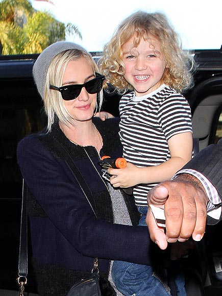 LIFT OFF photo | Ashlee Simpson