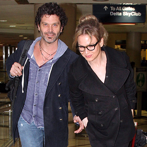 IN PLANE SIGHT photo | Renee Zellweger