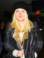 Stars' Airport Style | Dakota Fanning