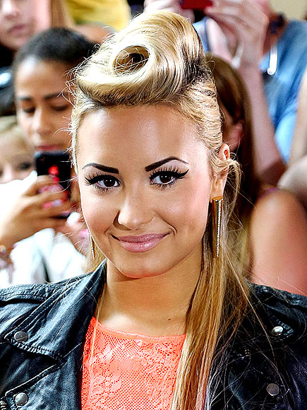 THE HAIR ROLL photo | Demi Lovato