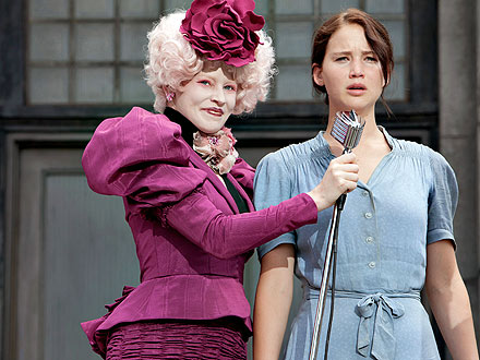 Chic Clicks: Secrets of ‘Hunger Games’ Hair, Snooki Rips Off McQueen? elizabeth banks 440x330 Chic Clicks: Secrets of ‘Hunger Games’ Hair, Snooki Rips Off McQueen?