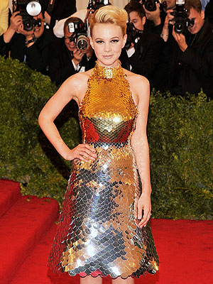 carey mulligan 300x400 Chic Clicks: Carey Mulligan’s Met Gala Dress Sells, Victoria’s Secret Going Across The Pond