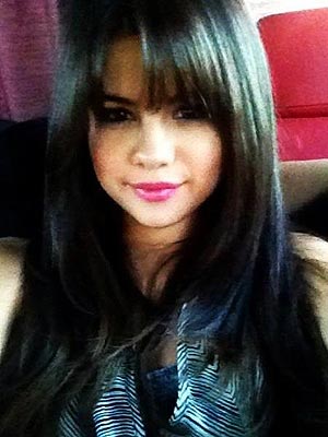 how to get selena gomez hair color: Selena Gomez Bangs