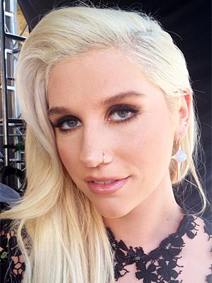 Kesha VMAs