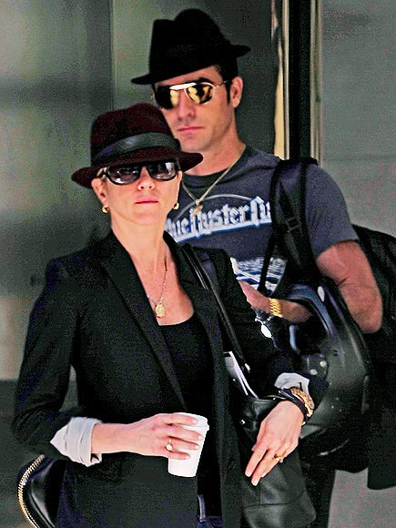 FEDORA FEVER photo | Jennifer Aniston, Justin Theroux
