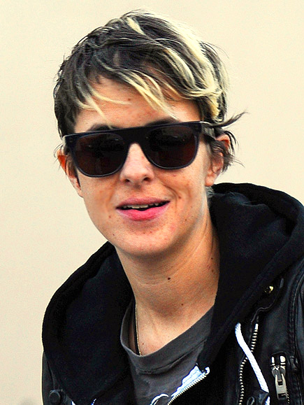 SAMANTHA PLAYS PEPÉ LE PEW photo | Samantha Ronson