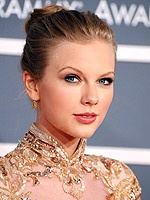 Get the Look: Grammys Star Beauty | Taylor Swift