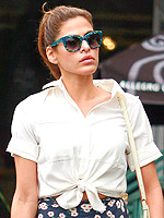 Stars' Grocery Store Looks | Eva Mendes