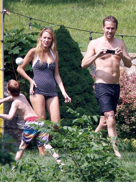 IPHONE 4S photo | Blake Lively, Ryan Reynolds