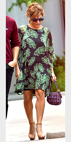 EVA MENDES'S BLACK-AND-GREEN DRESS photo | Eva Mendes, Ryan Gosling