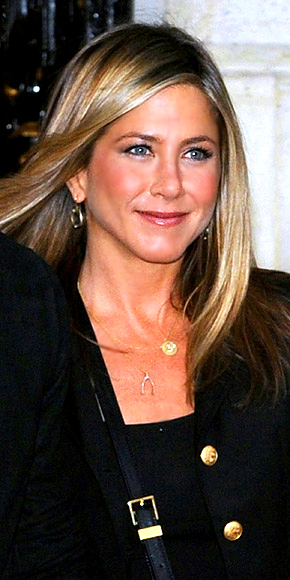 JENNIFER ANISTON'S PENDANTS photo | Jennifer Aniston