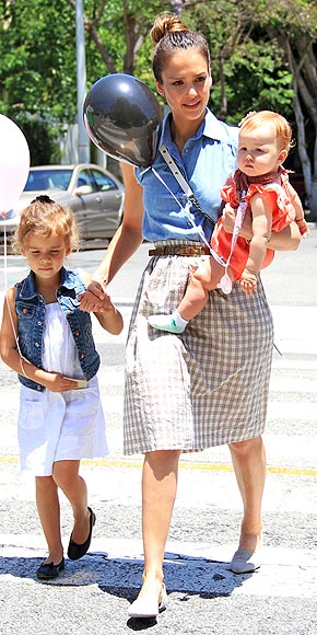 JESSICA ALBA'S CHAMBRAY TOP photo | Jessica Alba