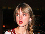 Taylor Swift Totes Her Guitar to Sydney | Taylor Swift