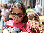 Katie Holmes Takes Suri Grocery Shopping | Katie Holmes