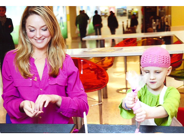 Elisabeth Röhm St. Jude Hospital Visit
