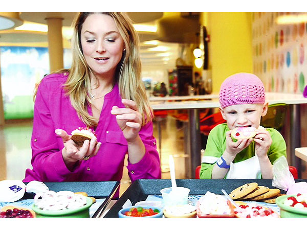 Elisabeth Röhm St. Jude Hospital Visit