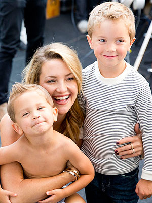 Kate Hudson Ann Taylor Ads Nephews Oliver Hudson