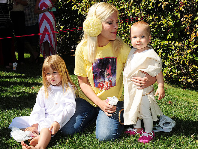COSTUME DRAMA photo | Tori Spelling