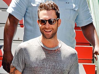 Adam Levine & Friends Have 'Laid Back' Lunch in N.Y.C. | Adam Levine